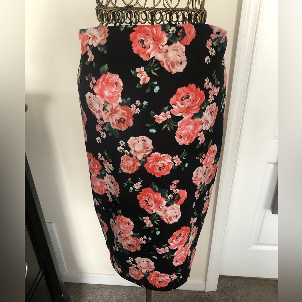 Floral print fitted skirt